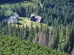 Goryczkowa Rówień Wyżnia i dolna stacja kolei krzesełkowej „Hala Goryczkowa”