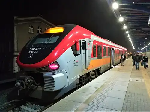 SA139 023 przy peronie w kierunku Kostrzyna nad Odrą