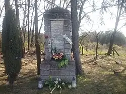 Obelisk pamięci na cmentarzu wojennym z I wojny światowej
