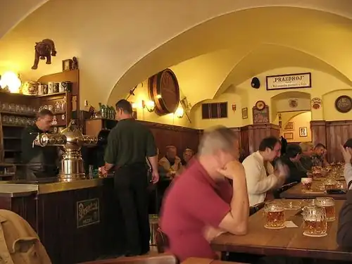 Wnętrze gospody „U Zlatého Tygra” w Pradze