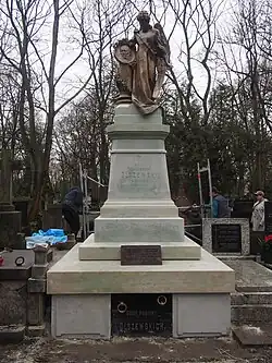 Grób Antoniego Olszewskiego po renowacji