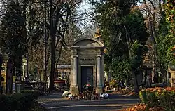 Grobowiec Jana Matejki w głównej alei cmentarza