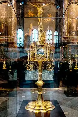 Wielka monstrancja. Srebrna monstrancja o wysokości 150 cm, ufundowana dla kościoła św. Michała w Gieranionach przez Alberta Gasztowta