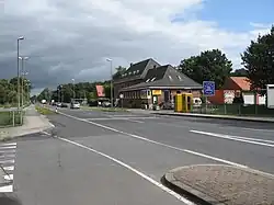 Początek B213 na przedmieściach Nordhorn