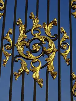 Szczegół ogrodzenia (brama na placu Stanisława)