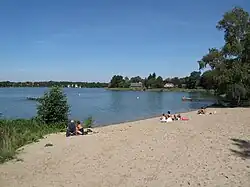 Plaża nad jeziorem