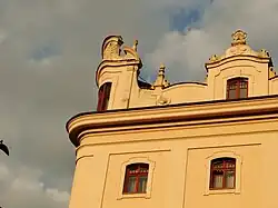 Fragment attyki w stylu krakowskich sukiennic