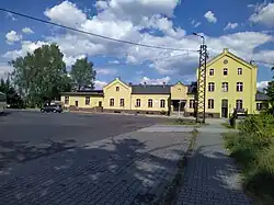 Droga powiatowa 2542D przy dworcu kolejowym Gryfowie Śląskim