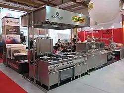 Profesjonalna kuchnia gazowa z okapem