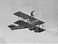 Pokaz akrobaty Kurt-Kunau na samolocie Hanriot H.28