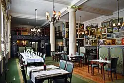 Główna sala na parterze