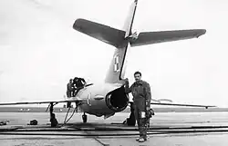 Henryk Bronowicki sfotografowany przy samolocie Lim-5. Fot. Archiwum Henryka Bronowickiego.