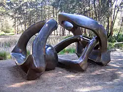 Henry Moore, Pagórkowe kabłąki
