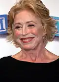 Matka Charliego i Alana (Holland Taylor)