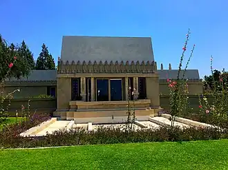Hollyhock House widziany od zachodu (2019)
