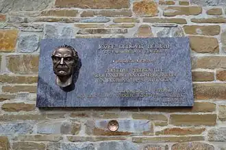 Tablica pamiątkowa z popiersiem Jozefa Ľudovíta Holuby