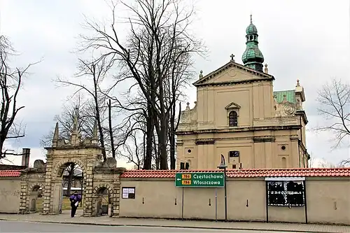 Widok z bramą (od strony rynku)