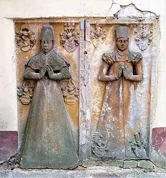 Dwie spośród płyt nagrobnych