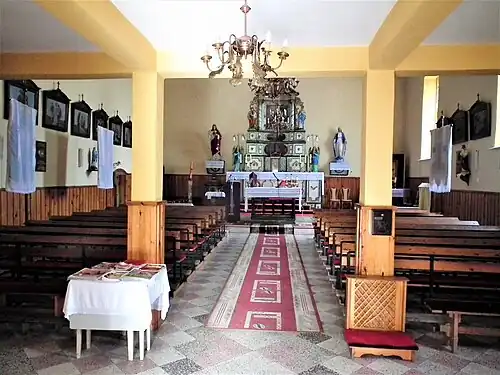 Wnętrze z ołtarzem