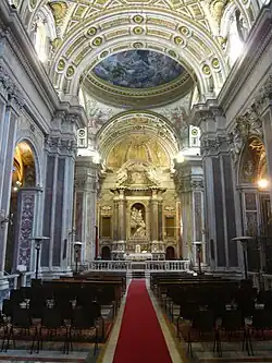 Wnętrze – widok w kierunku prezbiterium