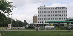 Hotel w 2006 r. (przed zburzeniem wieżowca Poltegoru i przed wybudowaniem biurowca "Globis")