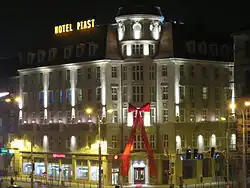 Hotel Piast we Wrocławiu nocą