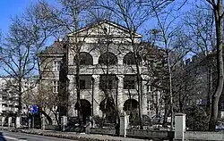 ul. Łokietka 1Dom mieszkalny profesorów Uniwersytetu Jagiellońskiego (proj. Wiktor Miarczyński, Ludwik Wojtyczko, 1923)