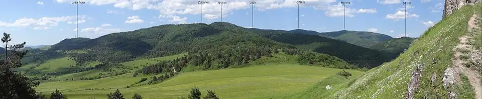 Widok spod Zamku w Kamenicy na Góry Czerchowskie