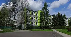 III Liceum Ogólnokształcące i hala sportowa na osiedlu widziane od strony Plant Bieńczyckich