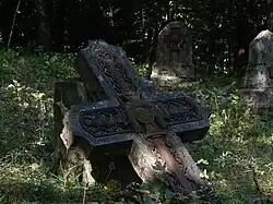 Krzyż z pomnika centralnego.