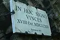 Tablica z napisem IN HOC SIGNO VINCES XVIII OCT. MDCCCXIII