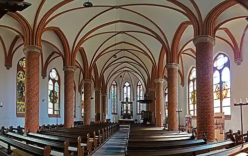 Wnętrze z krucyfiksem