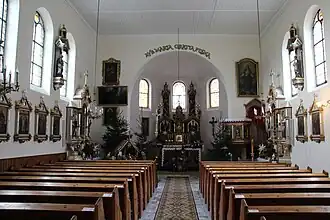 Wnętrze z ołtarzami