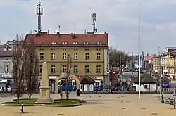 Pomnik Niepodległości (obelisk, brama koszar i maszt)