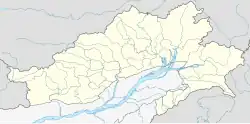 Mapa konturowa Arunachal Pradeshu, blisko centrum na prawo znajduje się punkt z opisem „Pasighat”