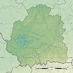 Mapa konturowa Indre, blisko prawej krawiędzi na dole znajduje się punkt z opisem „źródło”, natomiast u góry po prawej znajduje się punkt z opisem „ujście”
