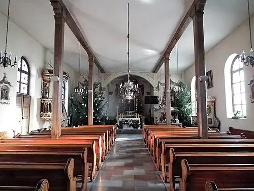 Wnętrze z ołtarzem