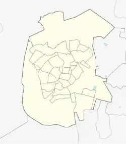 Mapa konturowa Beer Szewy, blisko centrum na prawo znajduje się punkt z opisem „Be’er Szewa Cafon-Uniwersita”