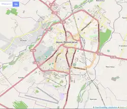 Mapa konturowa Iwano-Frankiwska, w centrum znajduje się punkt z opisem „Przykarpacki Uniwersytet Narodowy im. Wasyla Stefanyka”