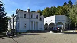 Sanatorium „Stare Łazienki” i Pijalnia wód mineralnych w elewacji północnej