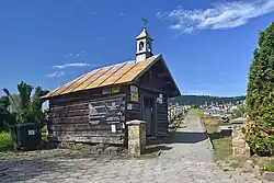 Kaplica cmentarna przy wejściu