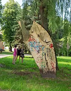 Rzeźba Jana Hendrycha zrealizowana podczas I Biennale Form Przestrzennych w Elblągu (1965).