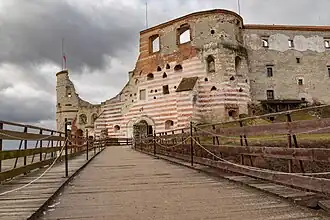 Widok na bramę zamkową, 2022