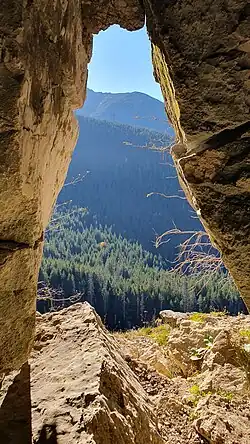 Widok z otworu Jaskini Średniej Kasprowej