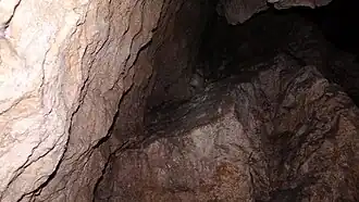 Próg i dolna część komory