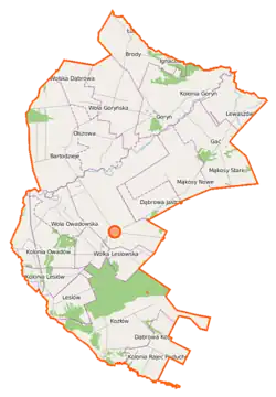 Mapa konturowa gminy Jastrzębia, blisko centrum na dole znajduje się punkt z opisem „Wólka Lesiowska”