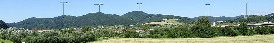 Widok na Jaworniki z wiaduktu we wsi Plevník-Drienové