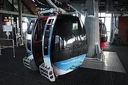 Peron w budynku górnej stacji