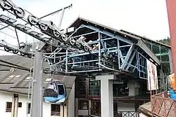 Wyjazd z budynku dolnej stacji