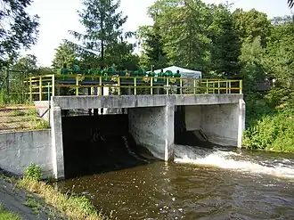 Zabytkowy jaz piętrzący na Iławce w Iławie (objęty ochroną konserwatorską w 1978)